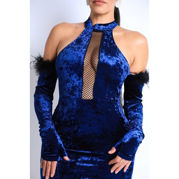 Dresses & Skirts - Women's Feather Detailed Crushed Velvet Cold Shoulder Night Club Party Dress